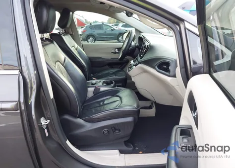 2019 Chrysler Pacifica Hybrid Limited from USA, damaged, VIN 2C4RC1N73KR681595